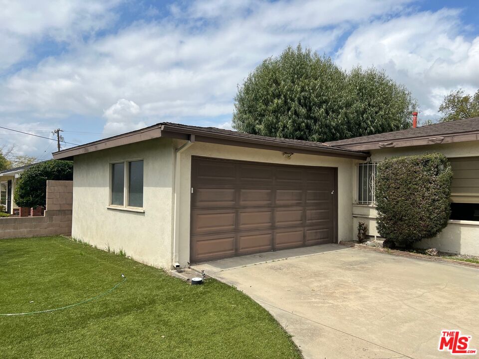 817 E Juanita Ave