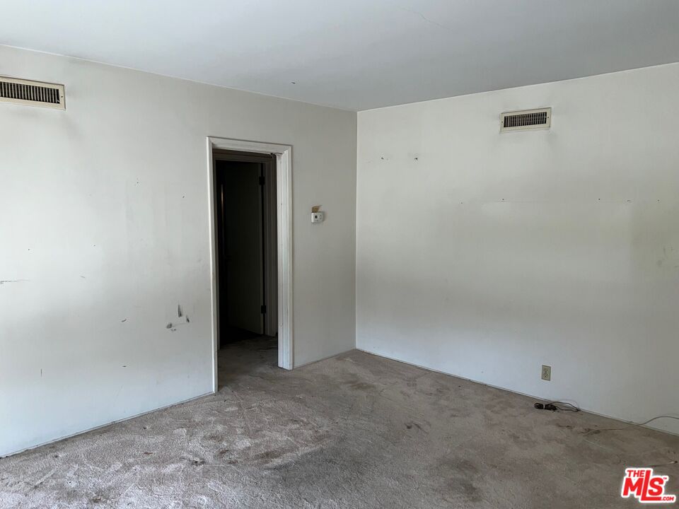 817 E Juanita Ave
