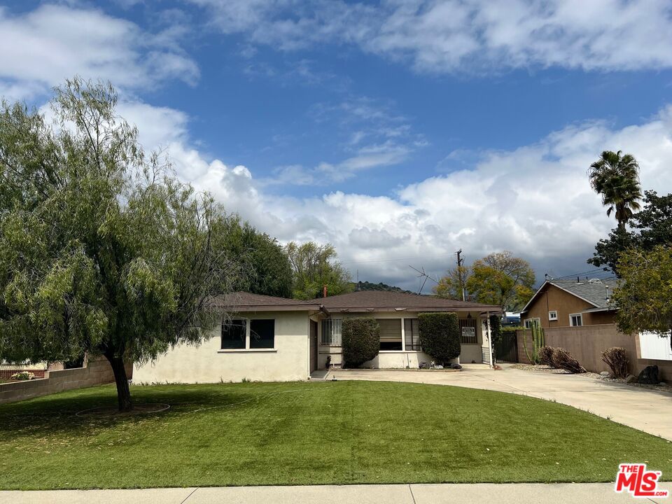 817 E Juanita Ave