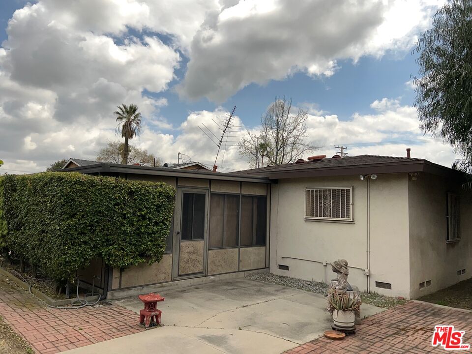 817 E Juanita Ave