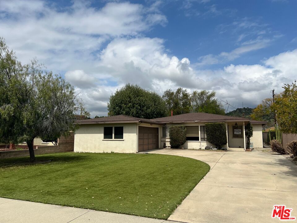 817 E Juanita Ave