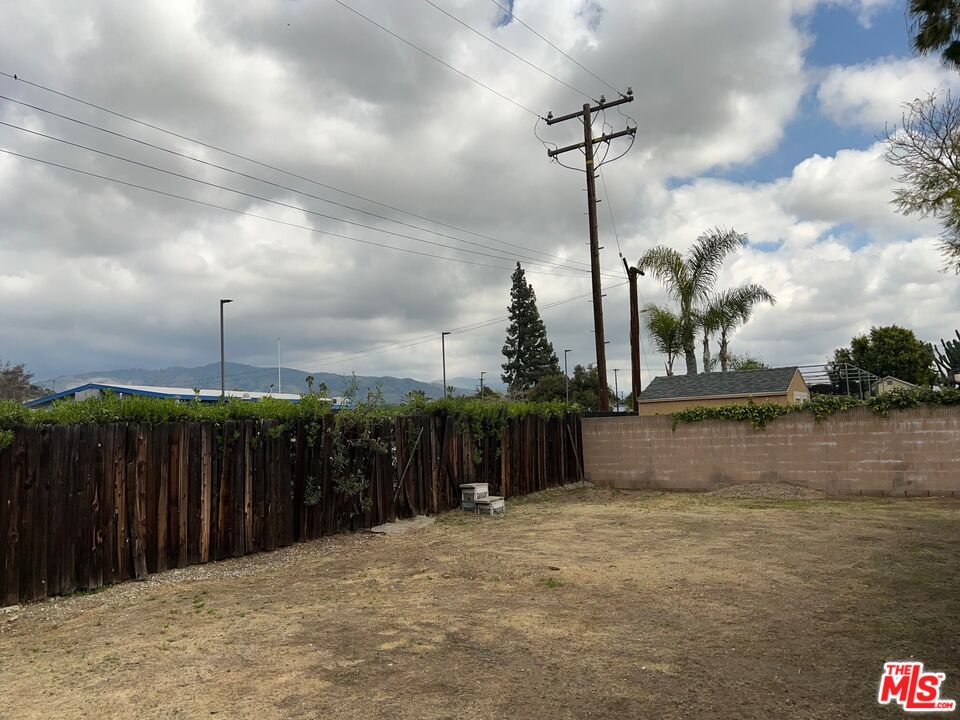 817 E Juanita Ave