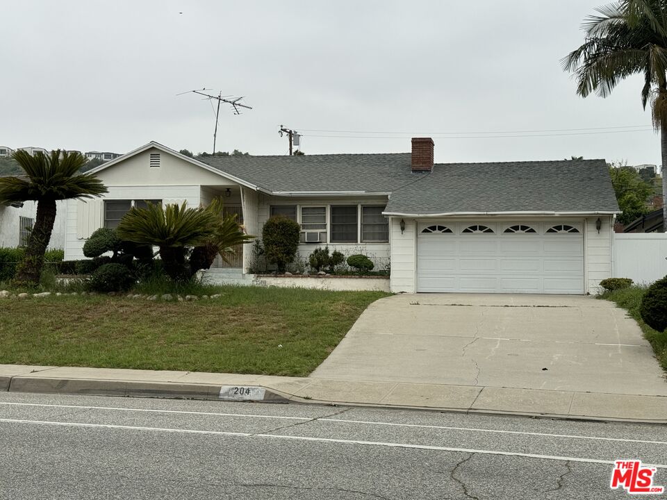 204 E Avenida De La Merced