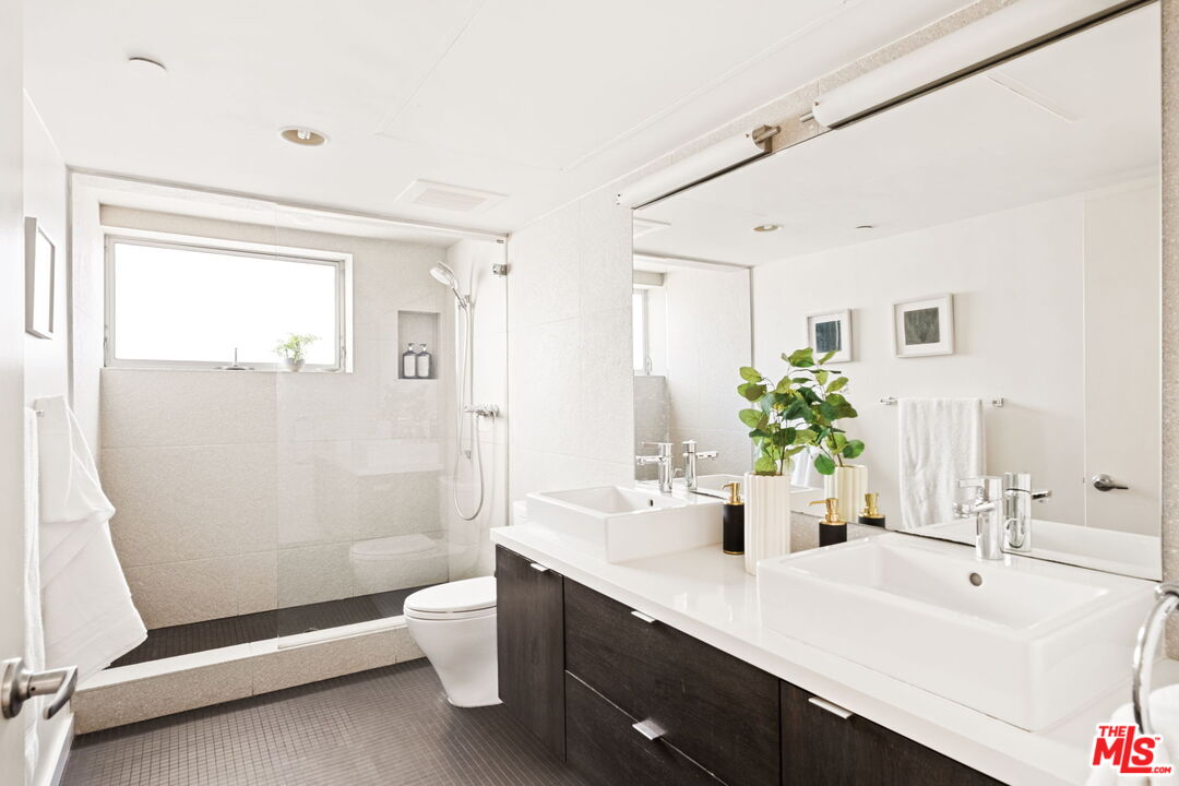751 N Fairfax Ave Unit: 6