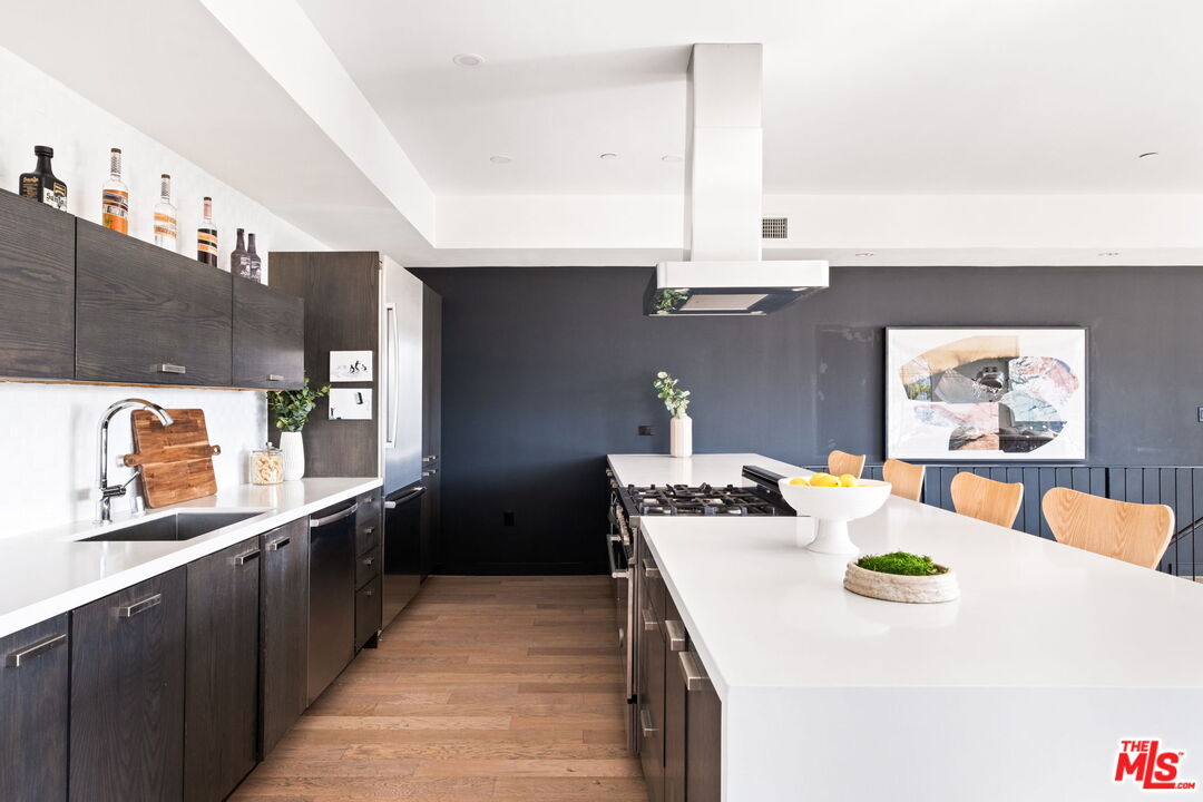 751 N Fairfax Ave Unit: 6