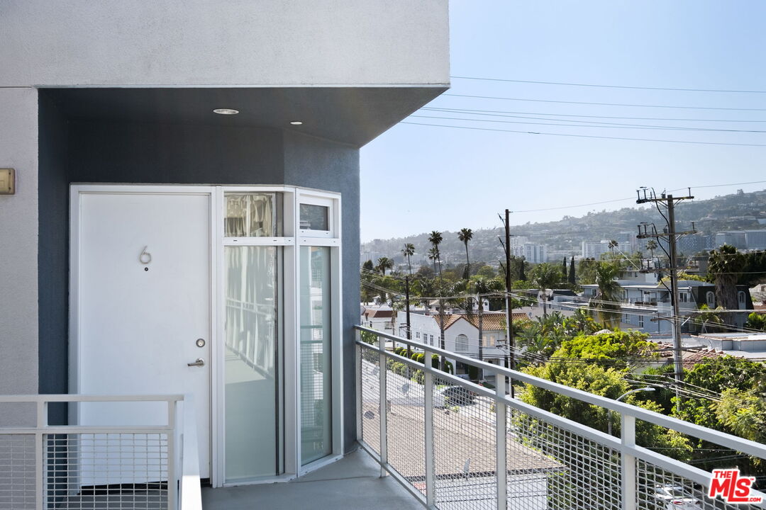 751 N Fairfax Ave Unit: 6