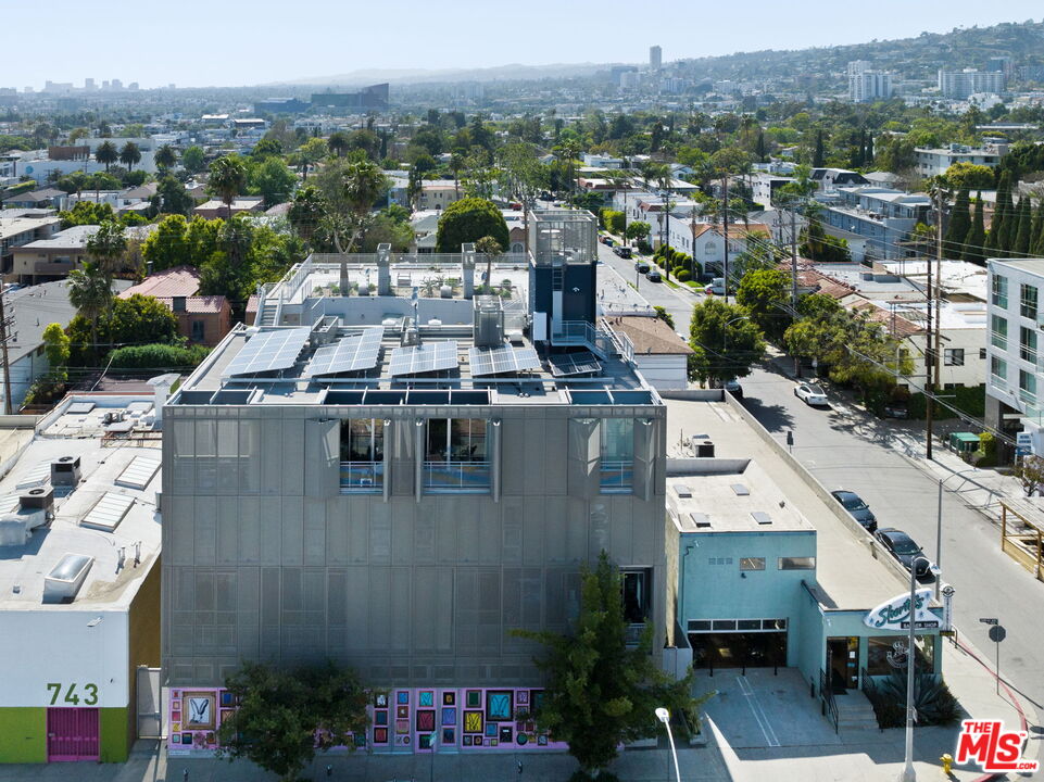 751 N Fairfax Ave Unit: 6