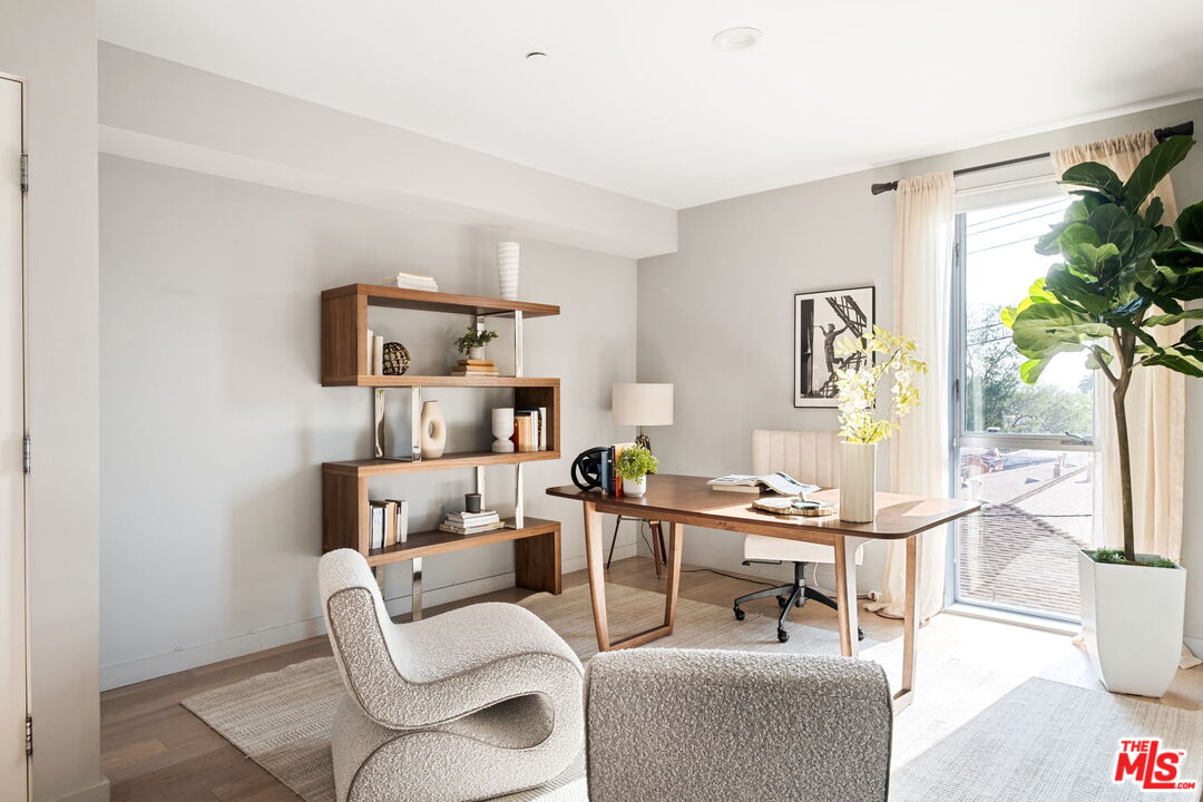 751 N Fairfax Ave Unit: 6