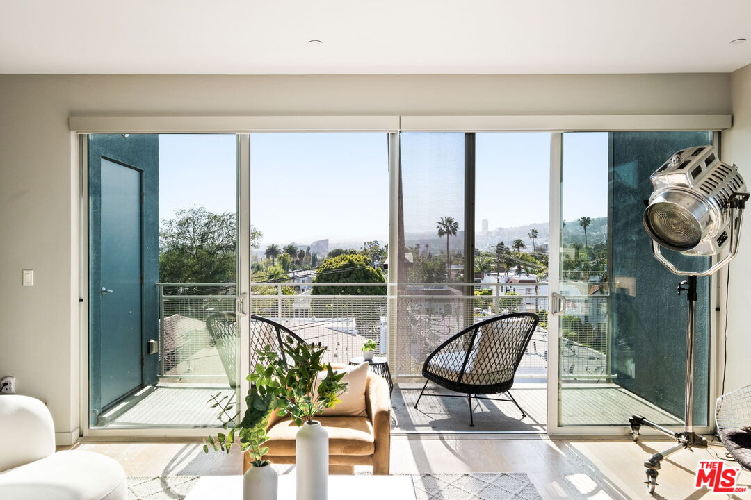 751 N Fairfax Ave Unit: 6
