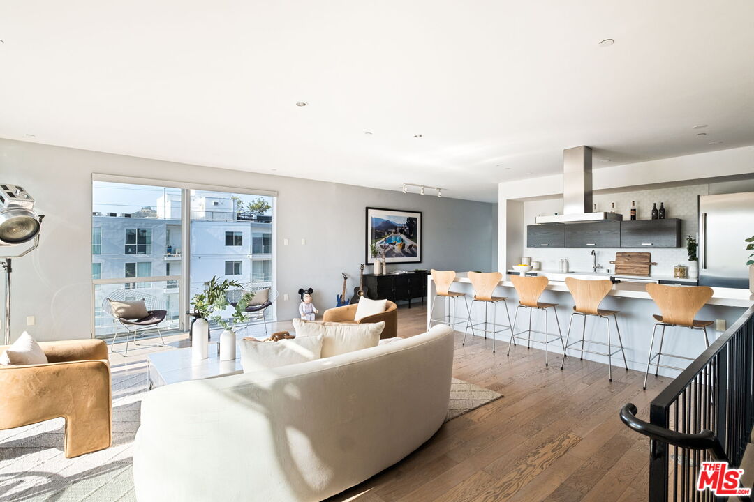 751 N Fairfax Ave Unit: 6