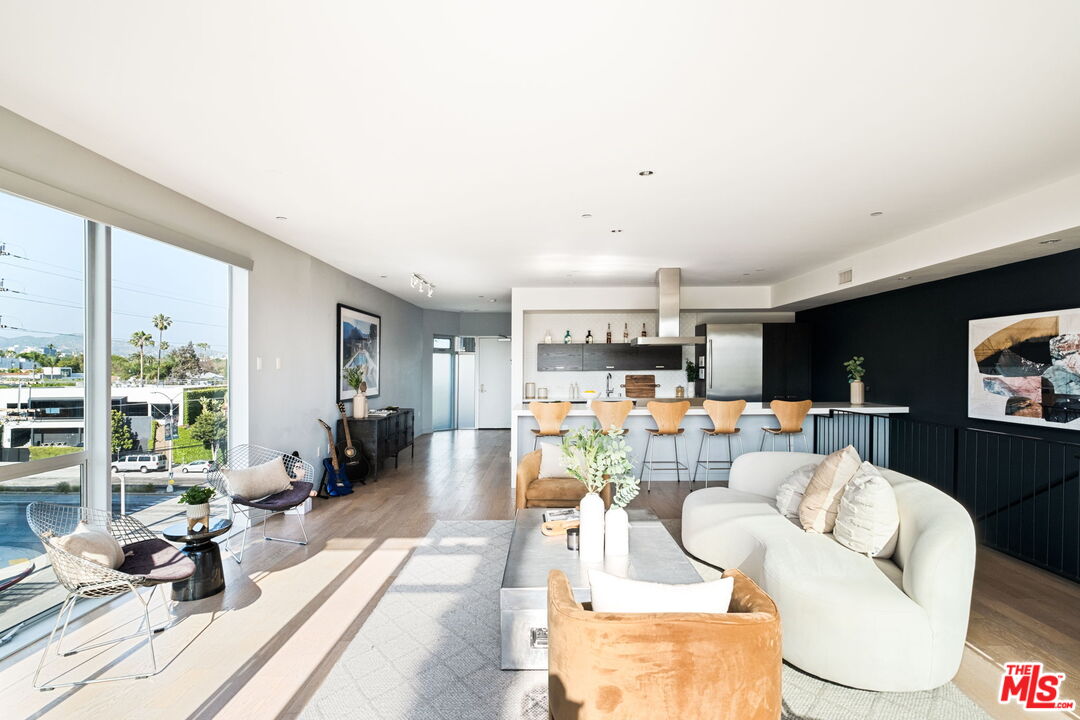 751 N Fairfax Ave Unit: 6