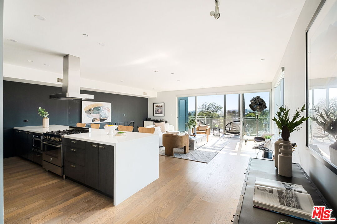 751 N Fairfax Ave Unit: 6