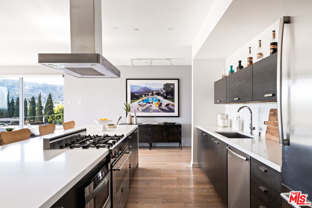 751 N Fairfax Ave Unit: 6
