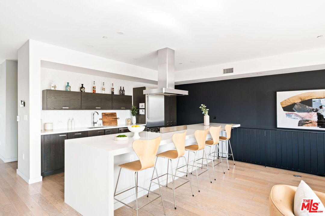 751 N Fairfax Ave Unit: 6