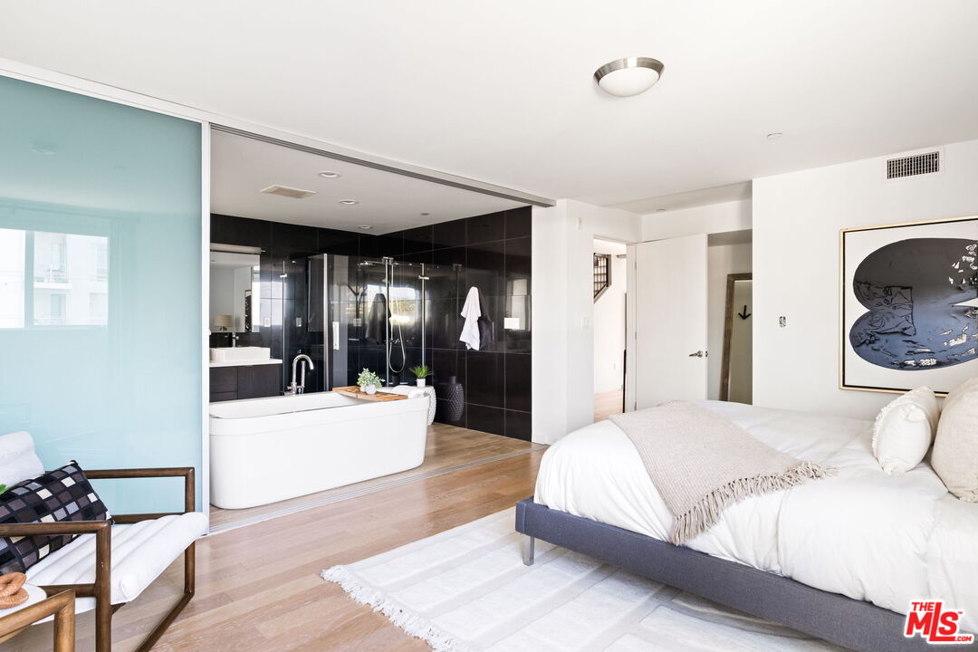 751 N Fairfax Ave Unit: 6
