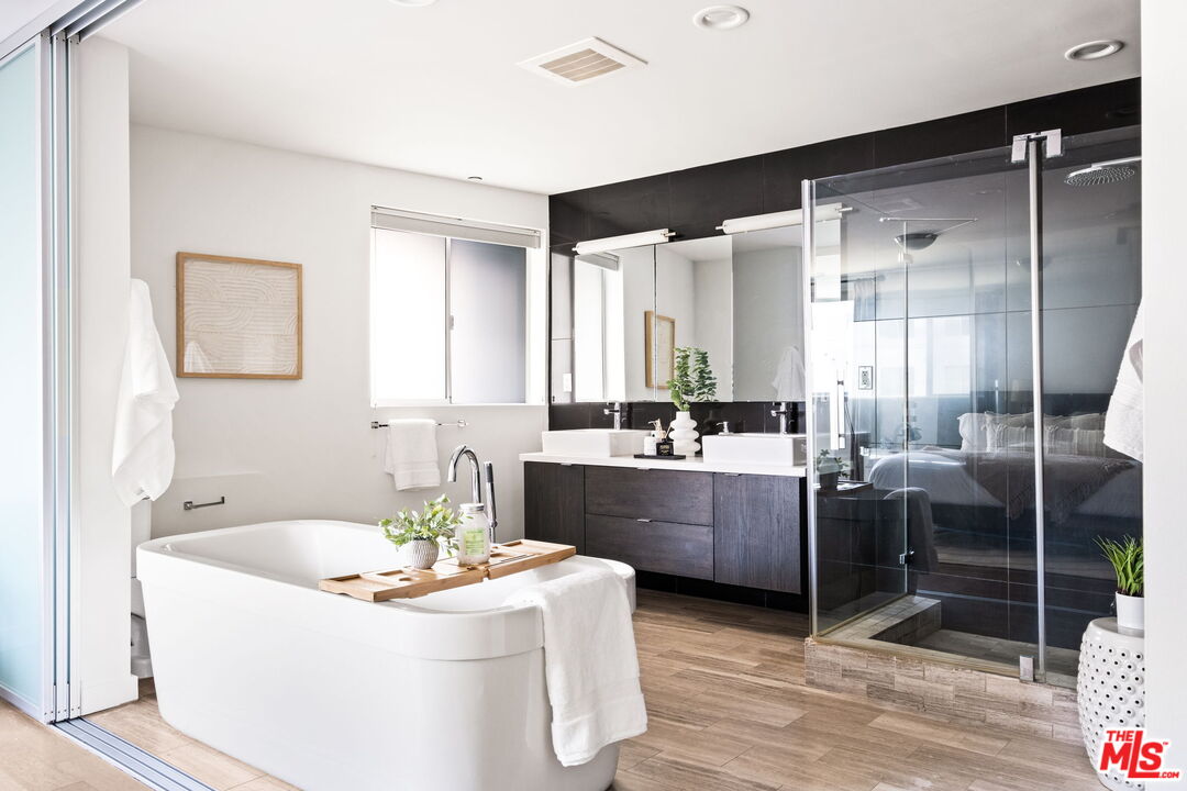751 N Fairfax Ave Unit: 6