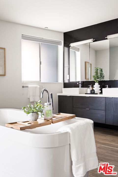 751 N Fairfax Ave Unit: 6
