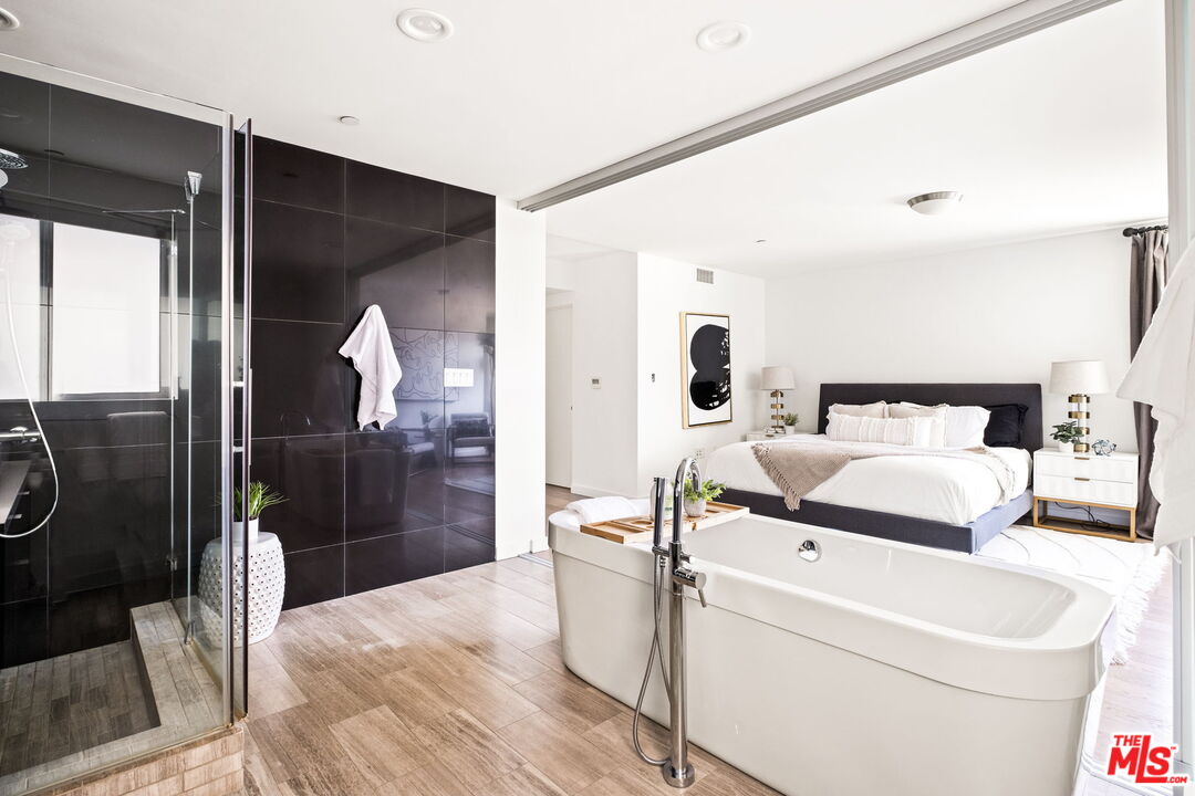 751 N Fairfax Ave Unit: 6