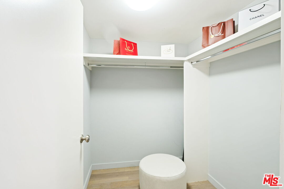 751 N Fairfax Ave Unit: 6