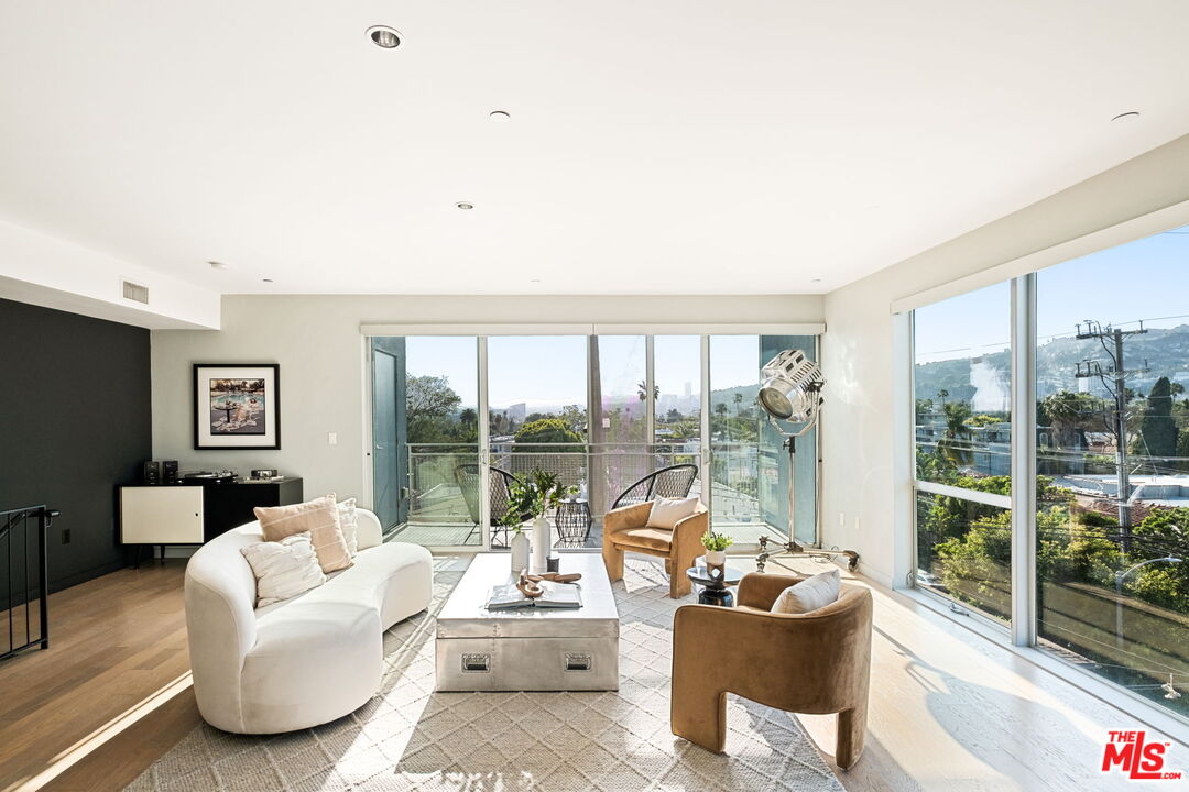 751 N Fairfax Ave Unit: 6