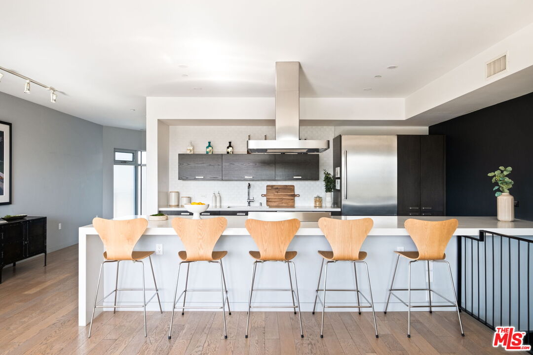 751 N Fairfax Ave Unit: 6