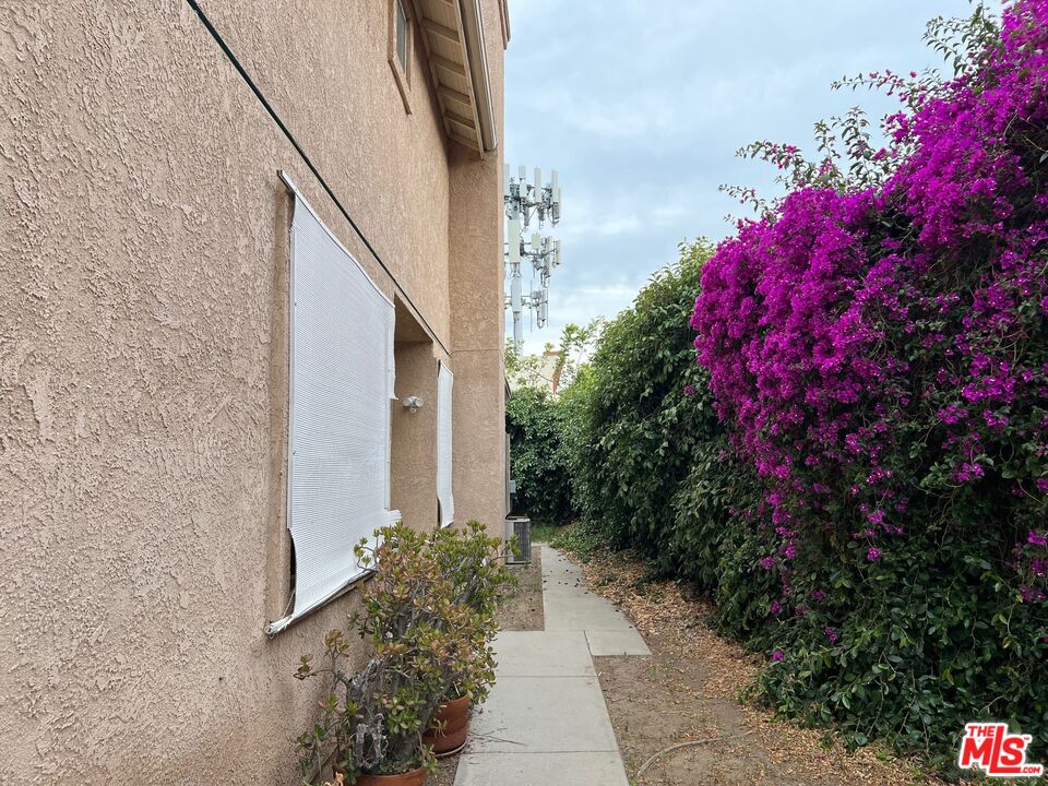 20840 Community St Unit: 13