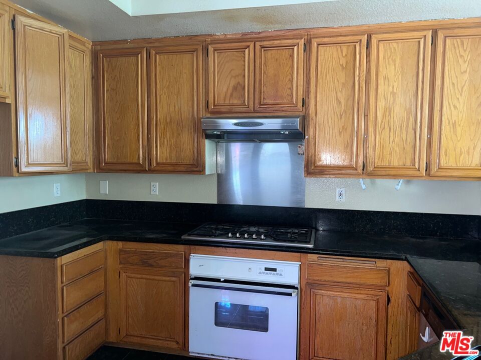 20840 Community St Unit: 13