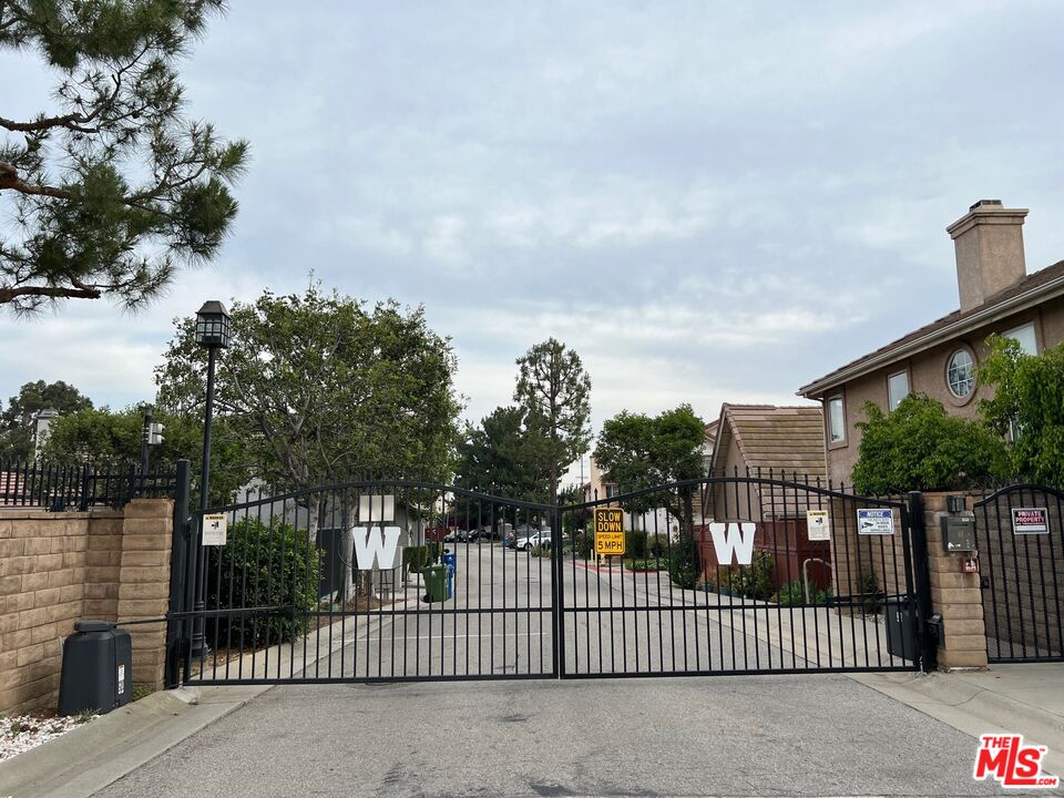 20840 Community St Unit: 13
