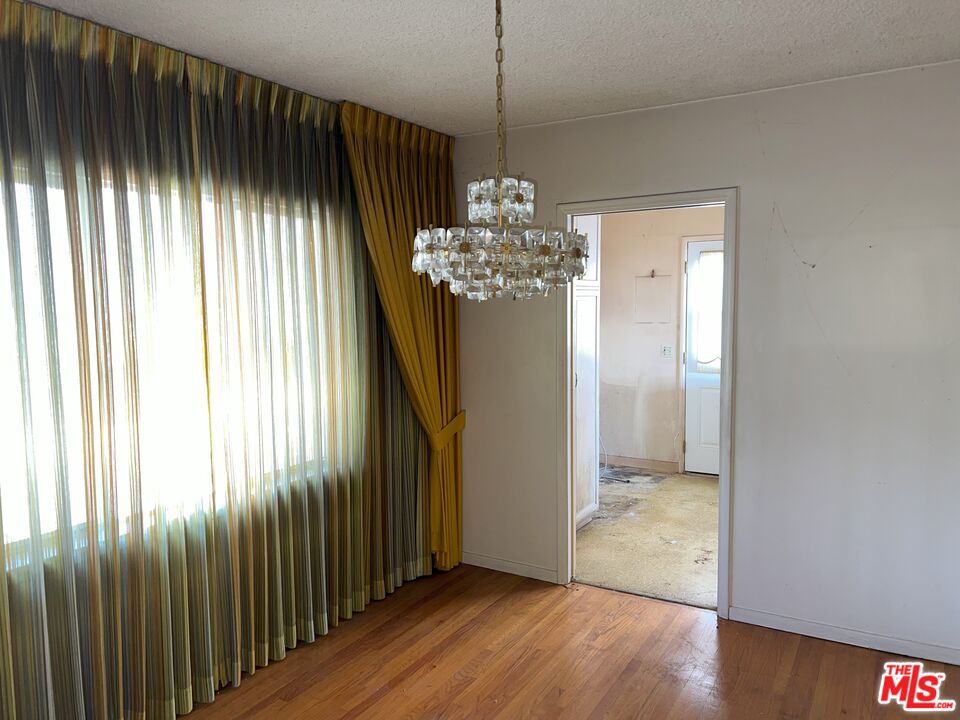 3632 Amesbury Rd