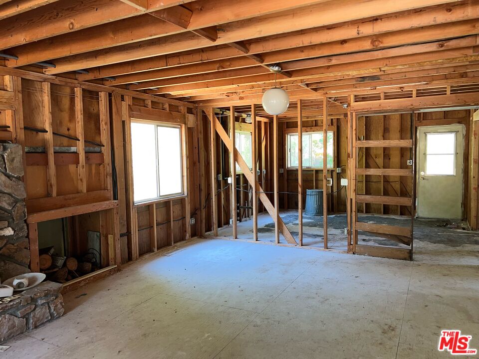135 N Finch Dr