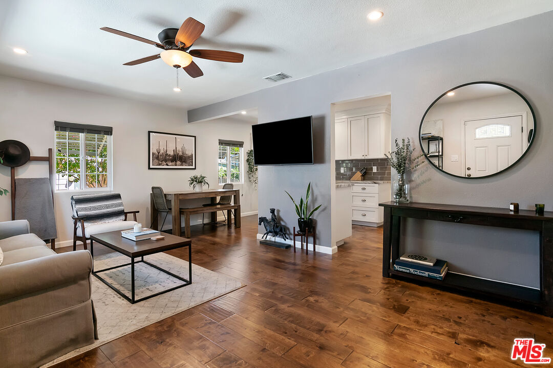 19032 Schoolcraft St