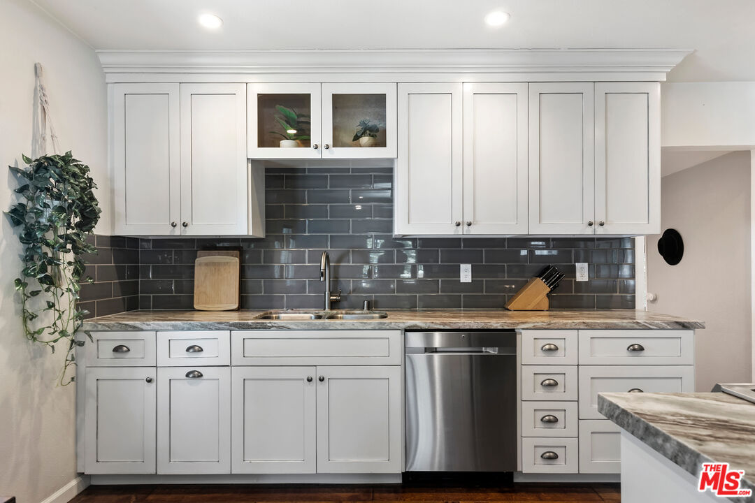 19032 Schoolcraft St