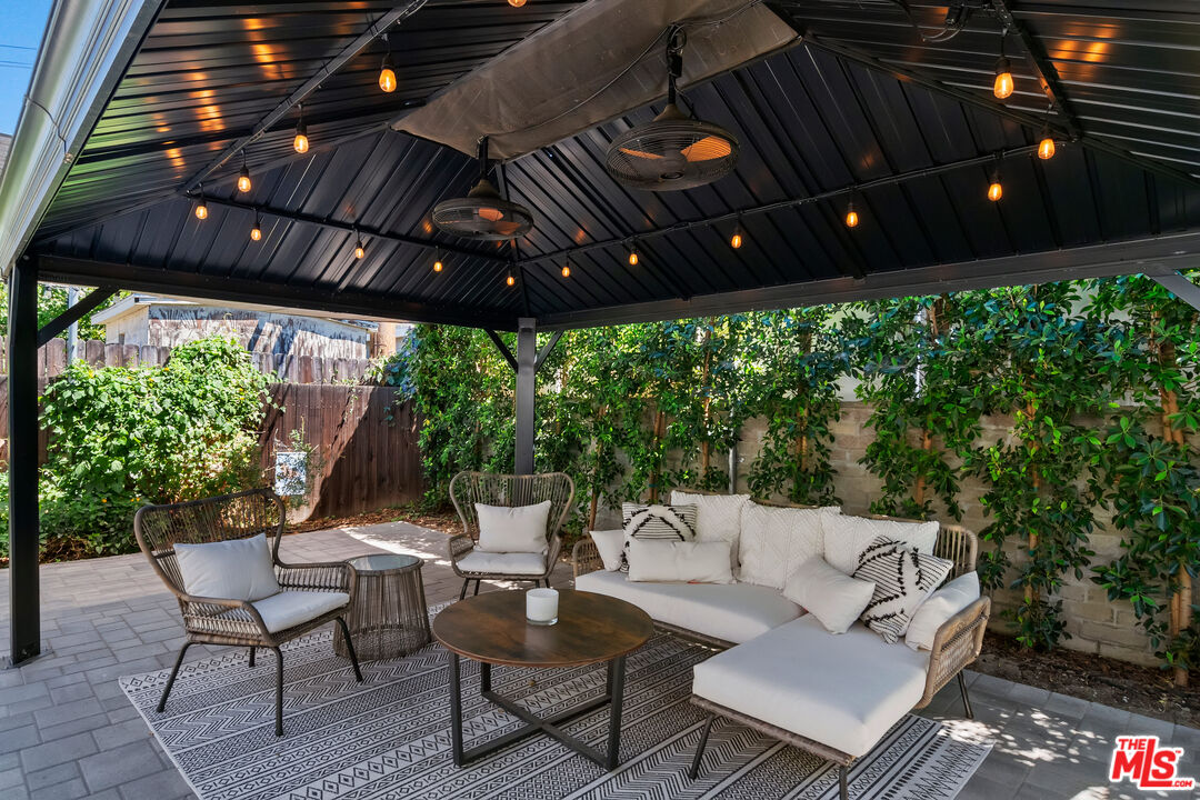 19032 Schoolcraft St