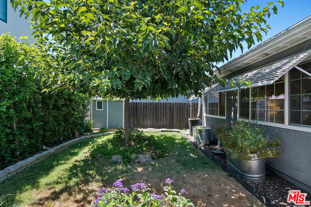 19032 Schoolcraft St