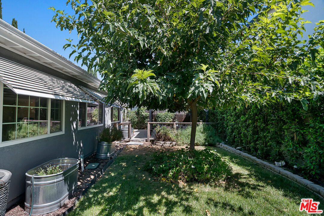 19032 Schoolcraft St