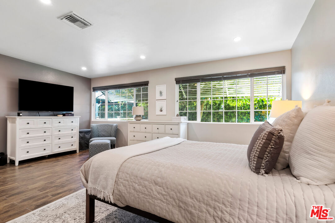 19032 Schoolcraft St