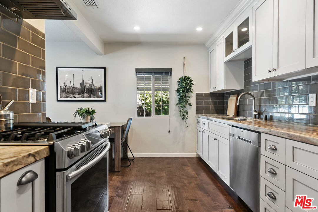 19032 Schoolcraft St