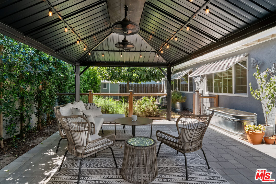 19032 Schoolcraft St