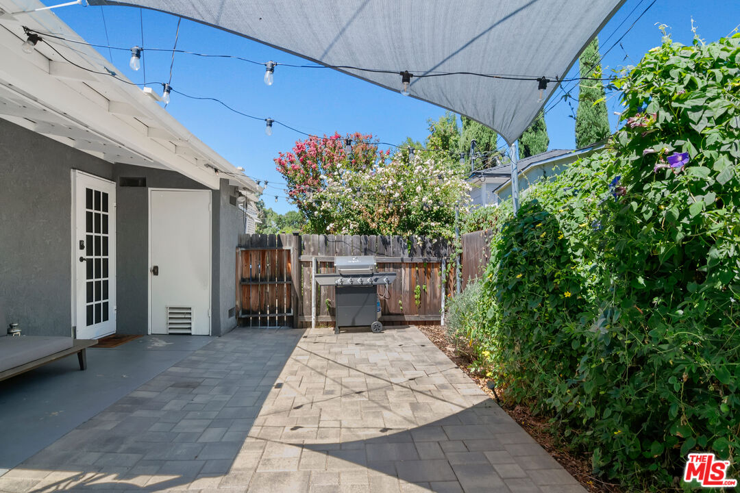 19032 Schoolcraft St