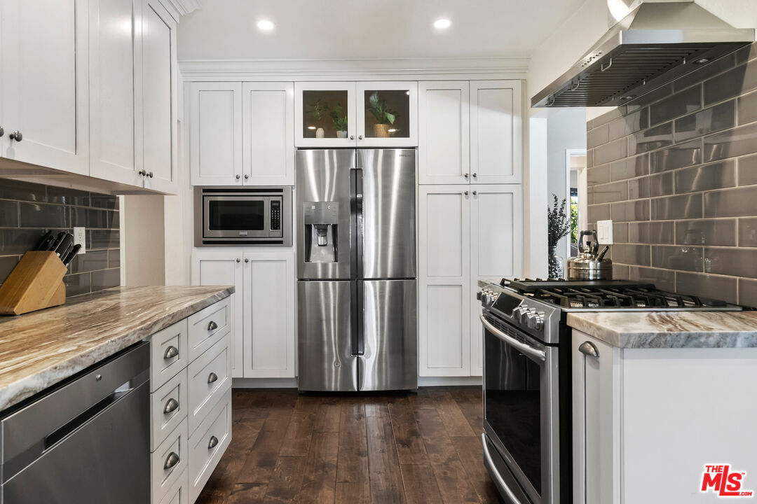 19032 Schoolcraft St