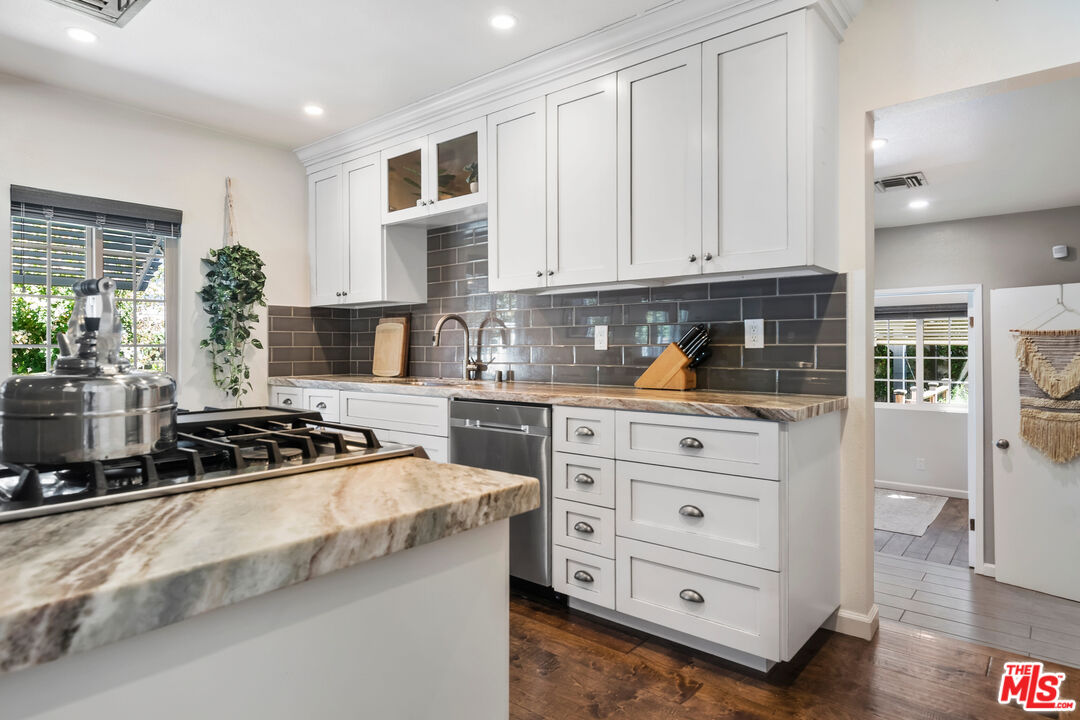 19032 Schoolcraft St