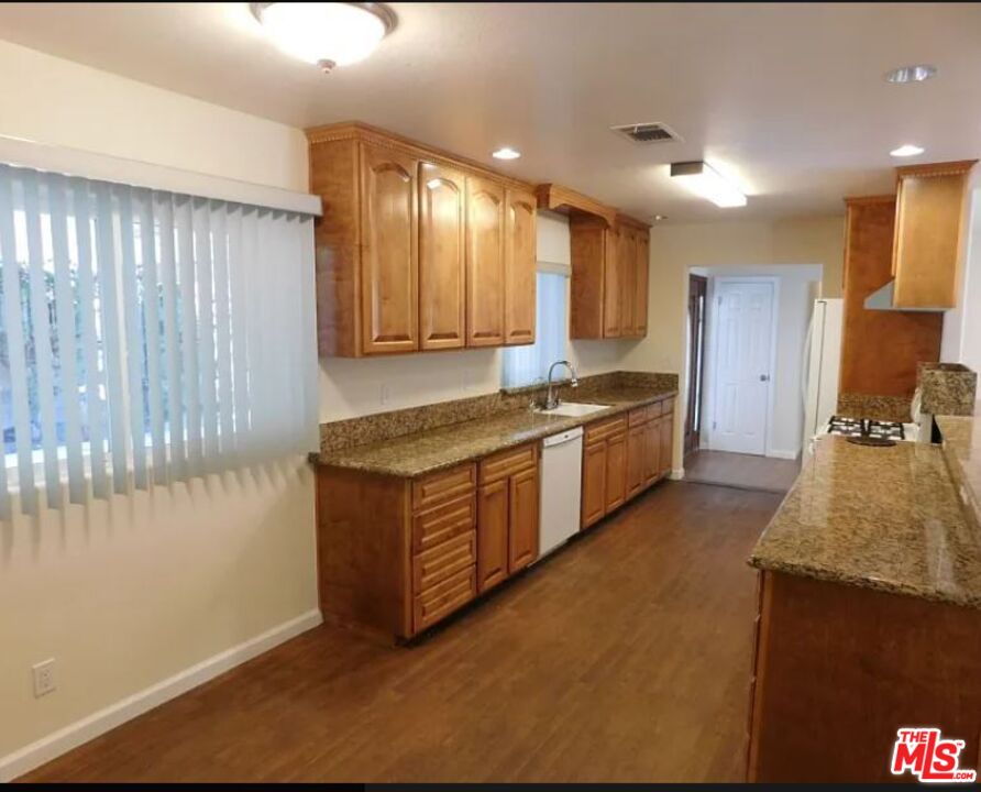 9189 Cayuga Ave