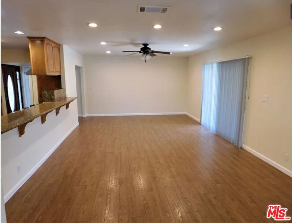 9189 Cayuga Ave