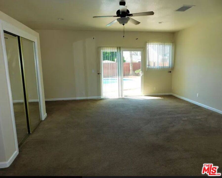 9189 Cayuga Ave