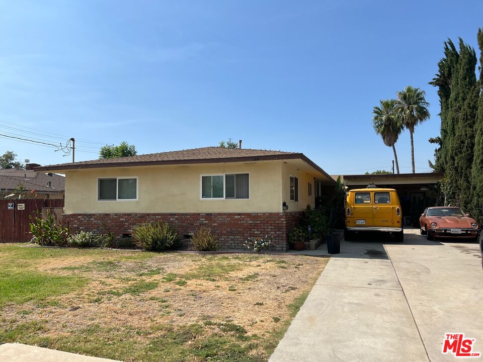 9189 Cayuga Ave