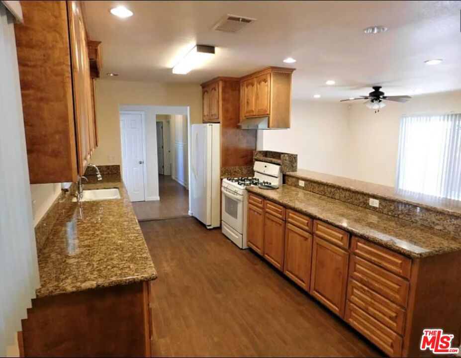 9189 Cayuga Ave
