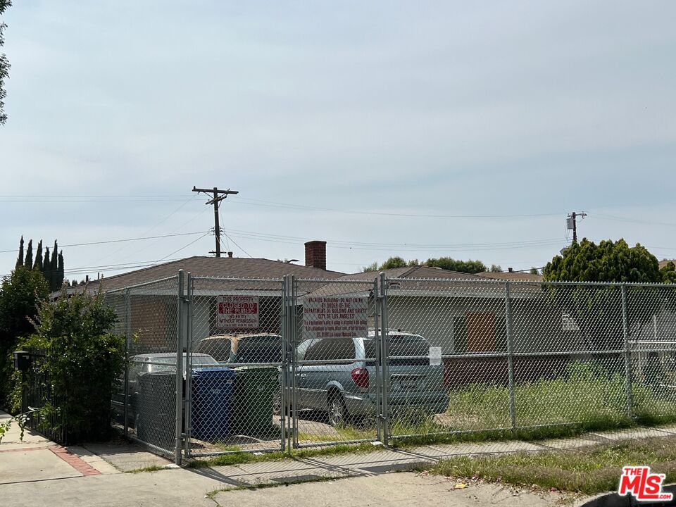 5859 Cedros Ave