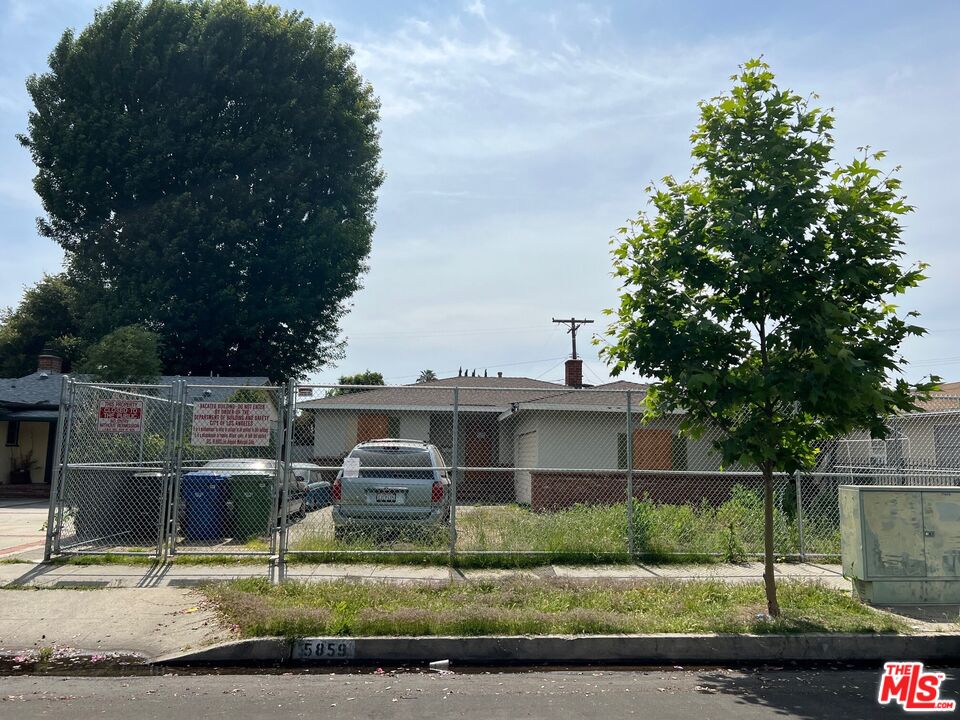 5859 Cedros Ave