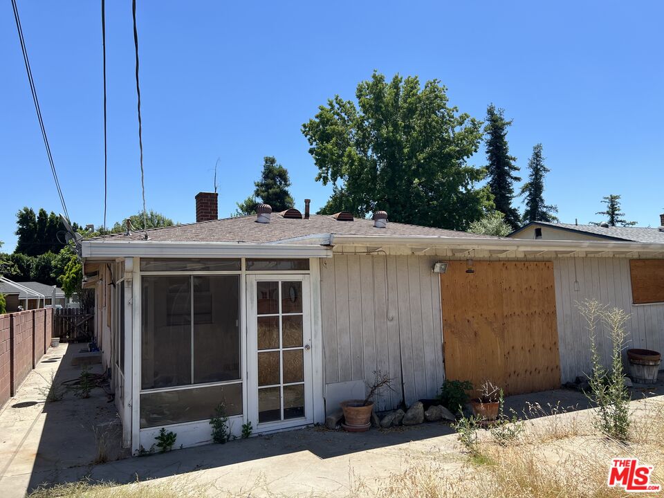 5859 Cedros Ave
