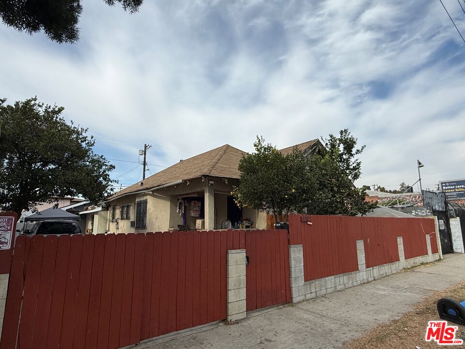 3207 N Figueroa St